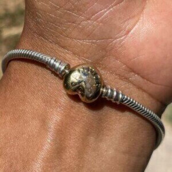 Pandora Moments Heart Clasp Snake Chain Bracelet - Picture 3 of 4